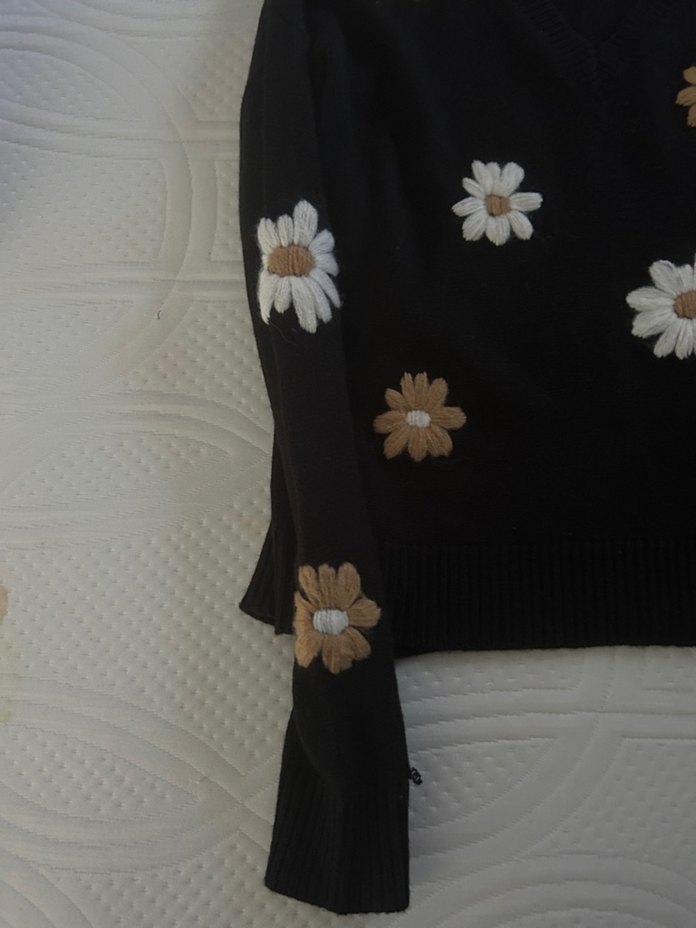 Lilly Pulitzer- Tenley Black V-Neck Daisy Embroidered Sweater, EUC, Size Medium - Picture 2 of 8
